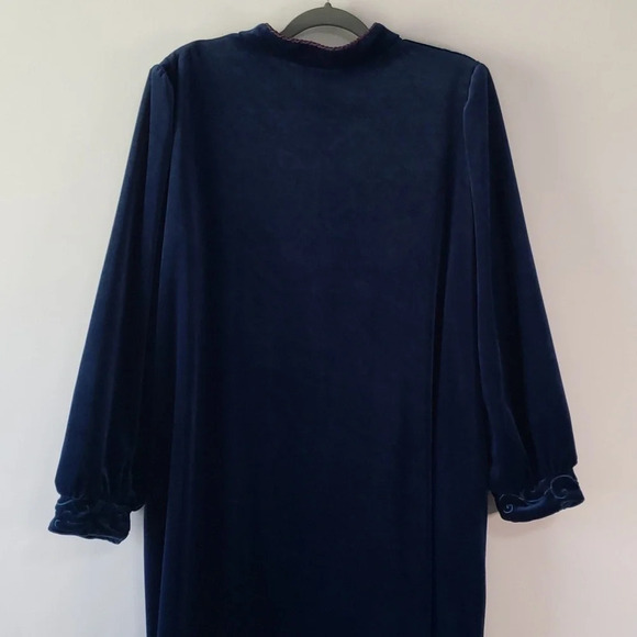 Vintage DELICATES Woman Embroidered Robe Deep Blue Purple Sz 1X Balloon Sleeves - Picture 9 of 14